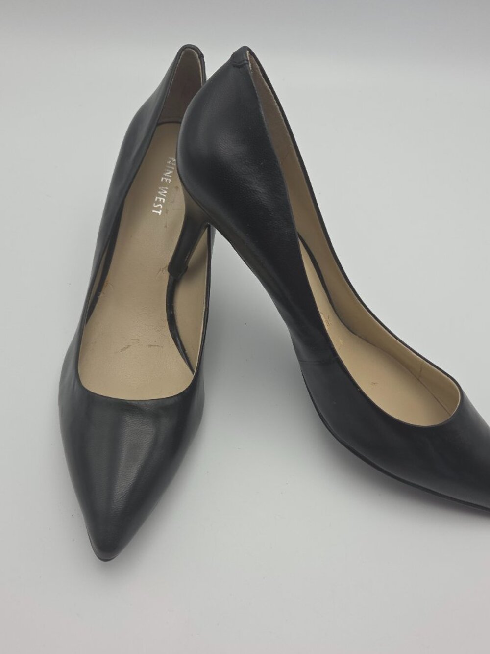 Nine West Black Leather Pointed Toe Pumps – Size 8M (NWOT)